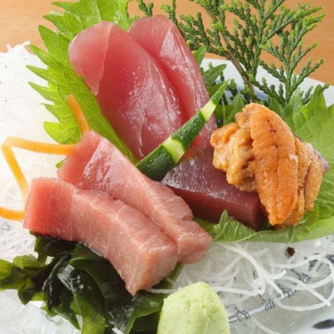 名物マグロ刺身盛り