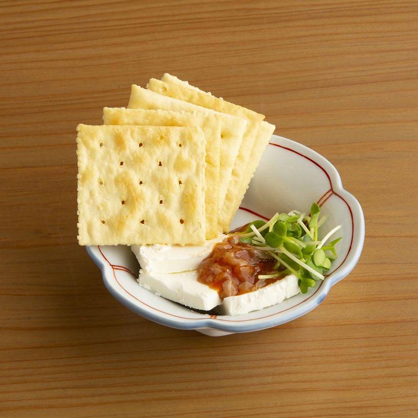 マグロ酒盗とクリームチーズ