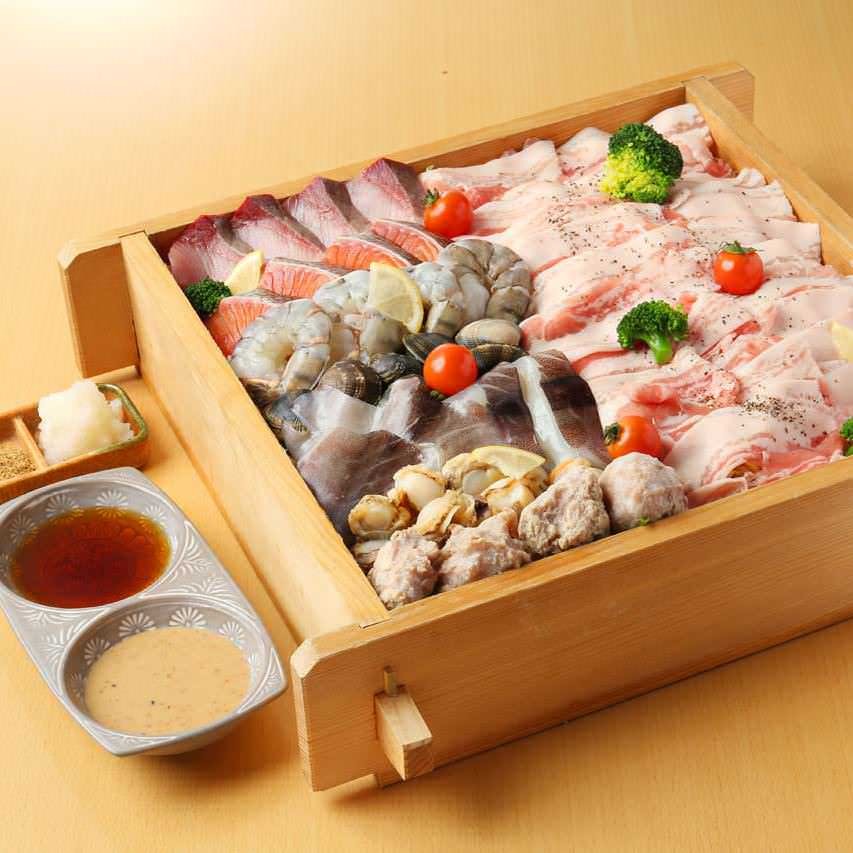 お肉と魚介たっぷり!九州産霧島純粋豚と魚介の欲張りせいろ蒸し