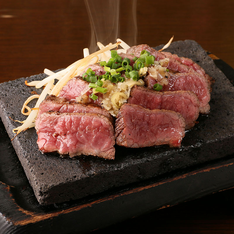 日南鶏もも肉溶岩焼き/国産牛ランプ炙り~にんにく醤油~