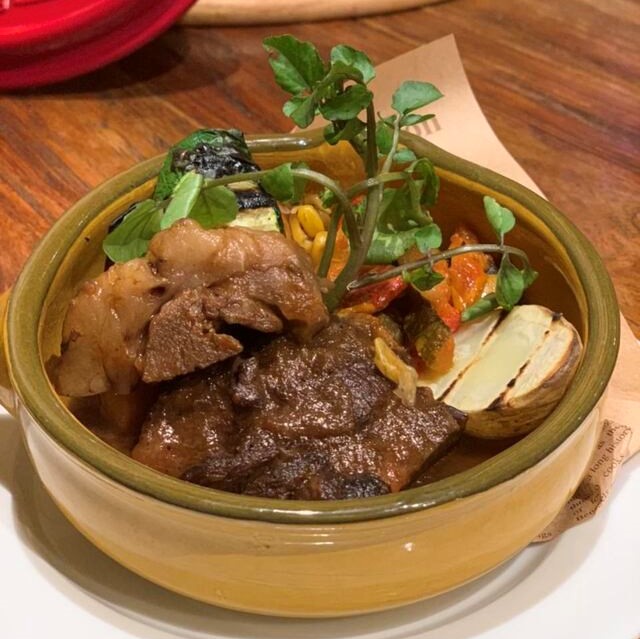 とろとろ牛スネ肉の赤ワイン煮込み
