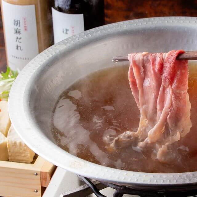 瀬戸山麓牛ロースのしゃぶしゃぶ(和風醤油出汁・シビ辛麻辣スープ)
